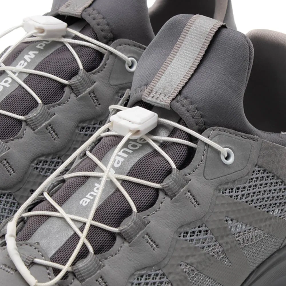 and wander x Salomon Reflektierendes Mesh-Sneaker / Grau
