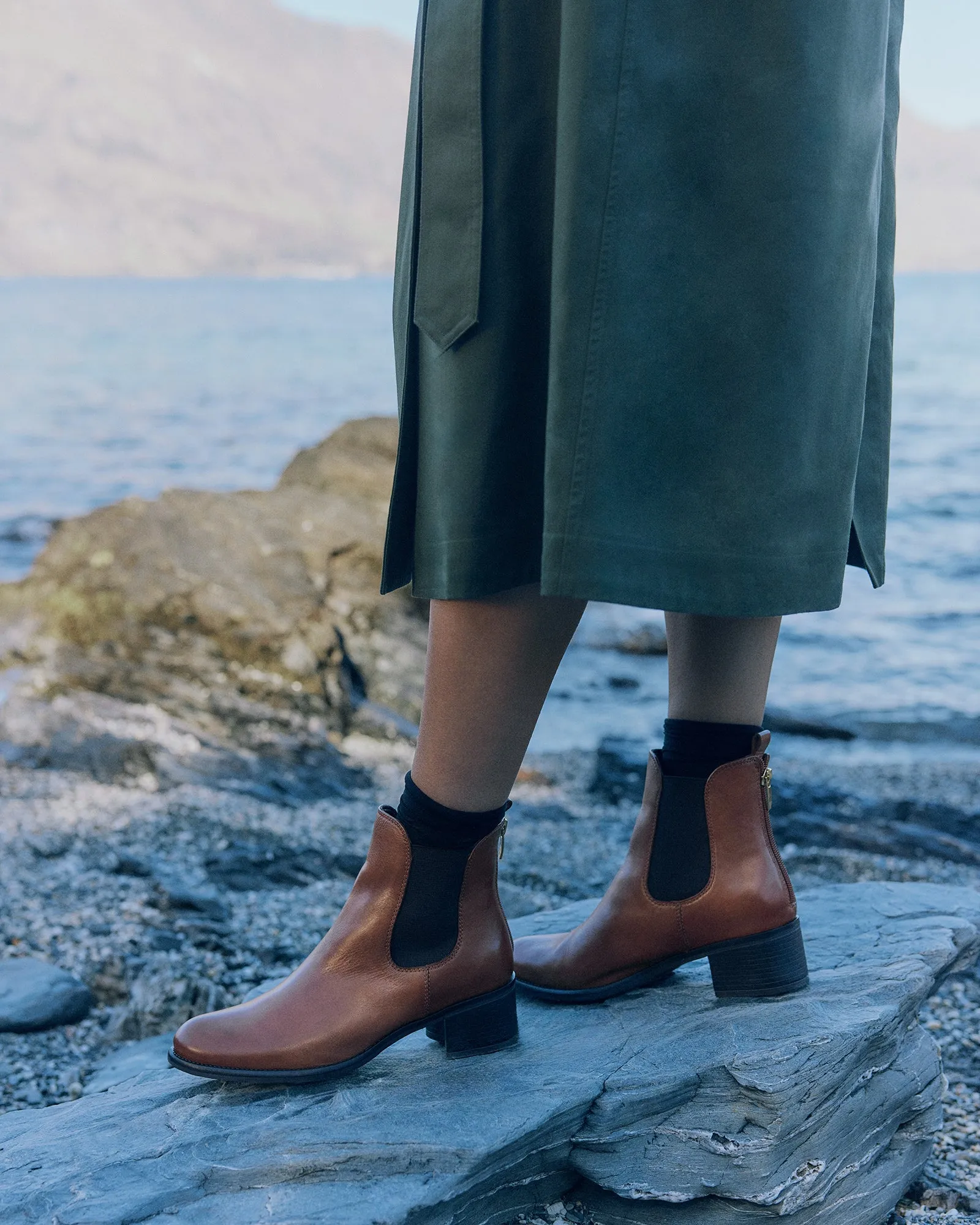CLAIRE MITTELHOHE STIEFEL BRANDY LEDER