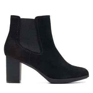 Clarks Bayla Rose in Schwarz Wildleder