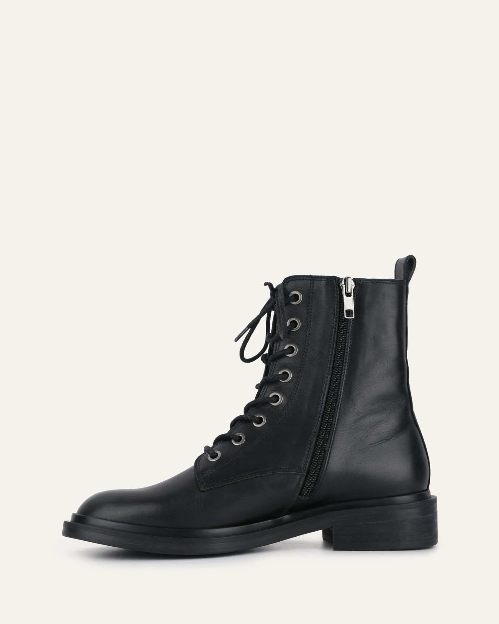 DARWIN FLACHE KNÖCHELSTIEFEL AUS SCHWARZEM LEDER