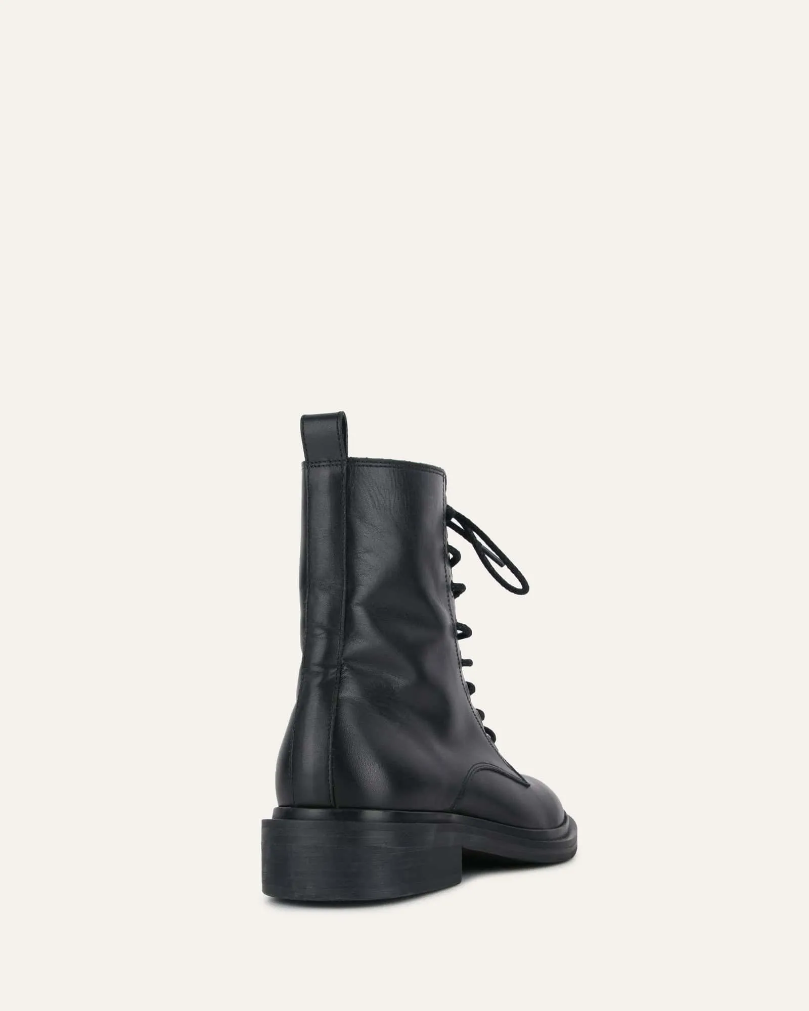 DARWIN FLACHE KNÖCHELSTIEFEL AUS SCHWARZEM LEDER