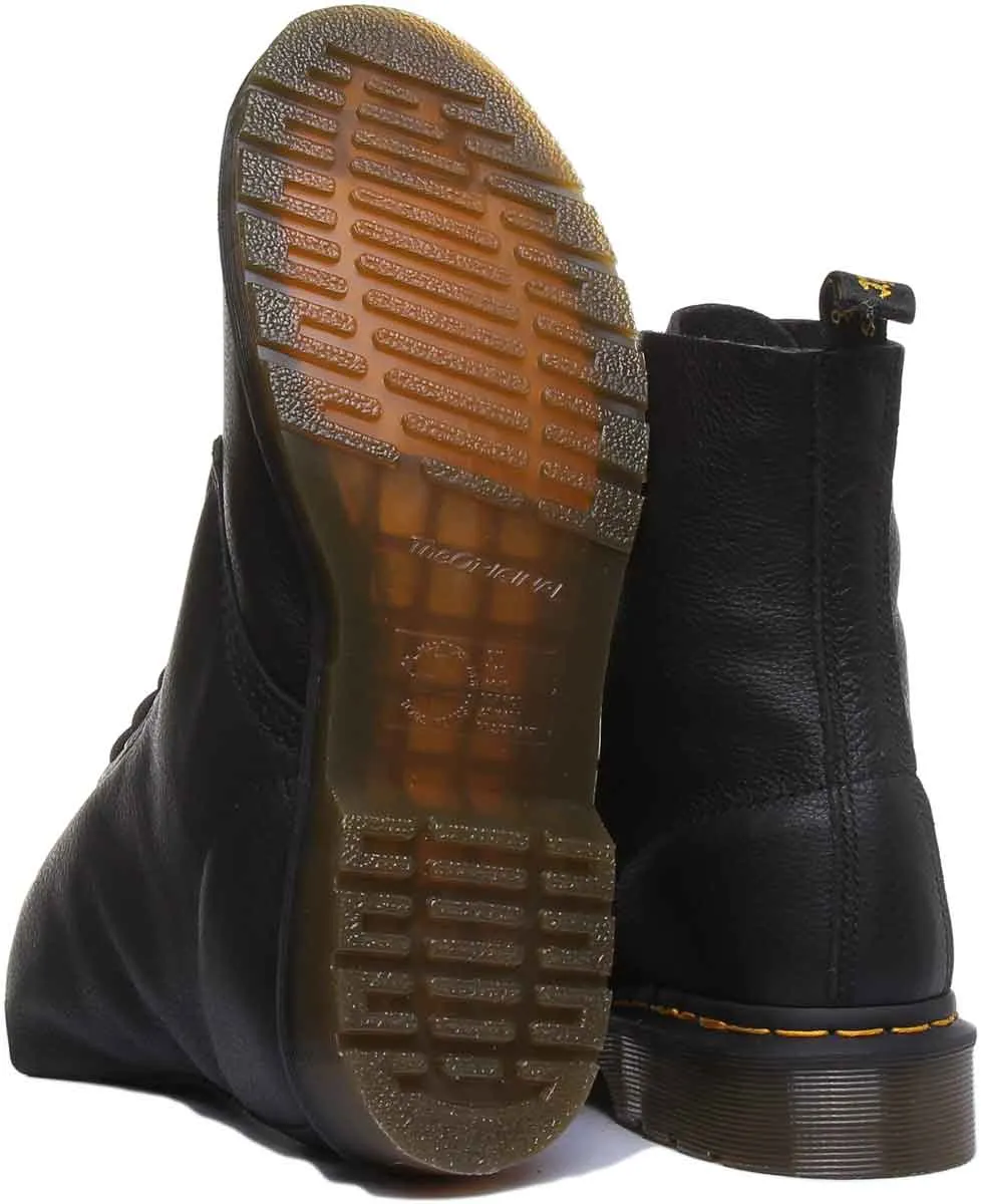 Dr. Martens Pascal in schwarzen Schuhen Dr. Martens