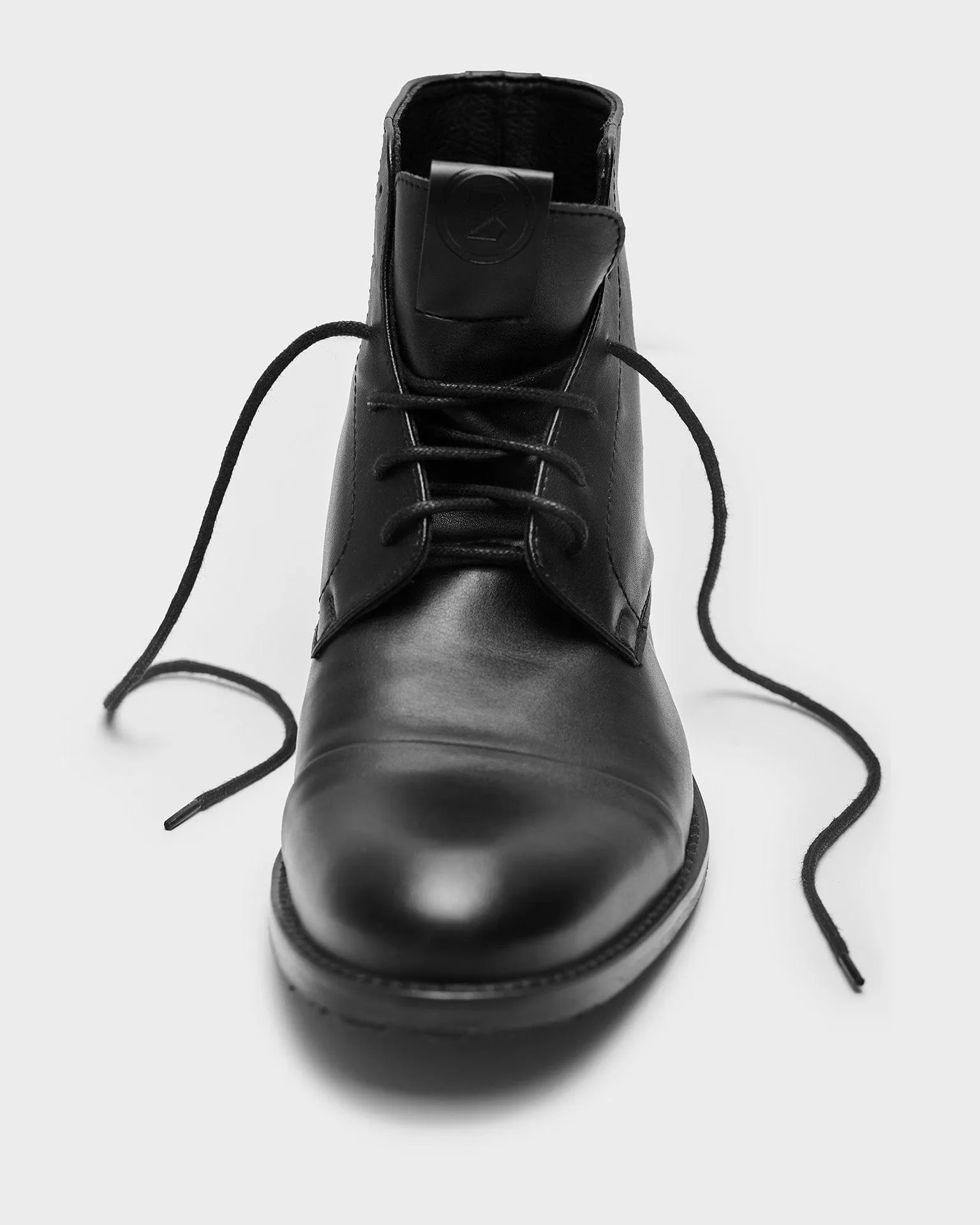 Schnürbare Herren-Stiefeletten aus veganem Kornleder | Schwarz