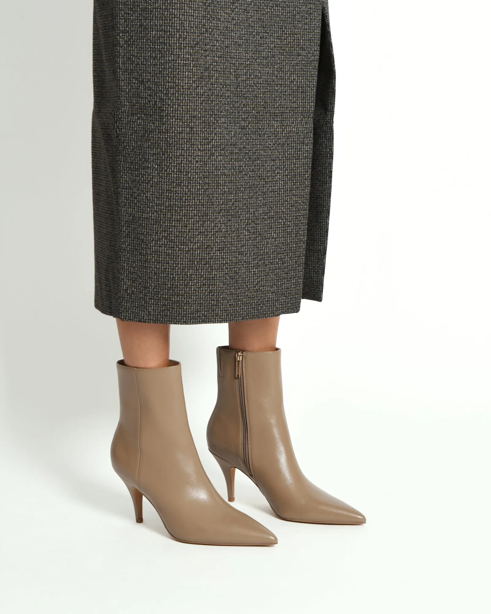 LOTTIE STIEFELETTEN MITTELHOHEM SCHAFT IN TAUPELEDER