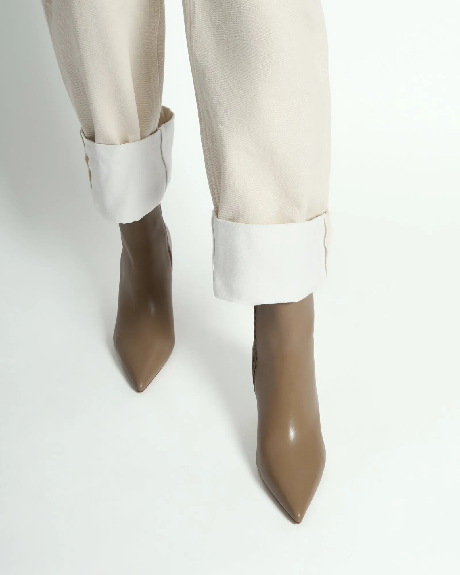 LOTTIE STIEFELETTEN MITTELHOHEM SCHAFT IN TAUPELEDER