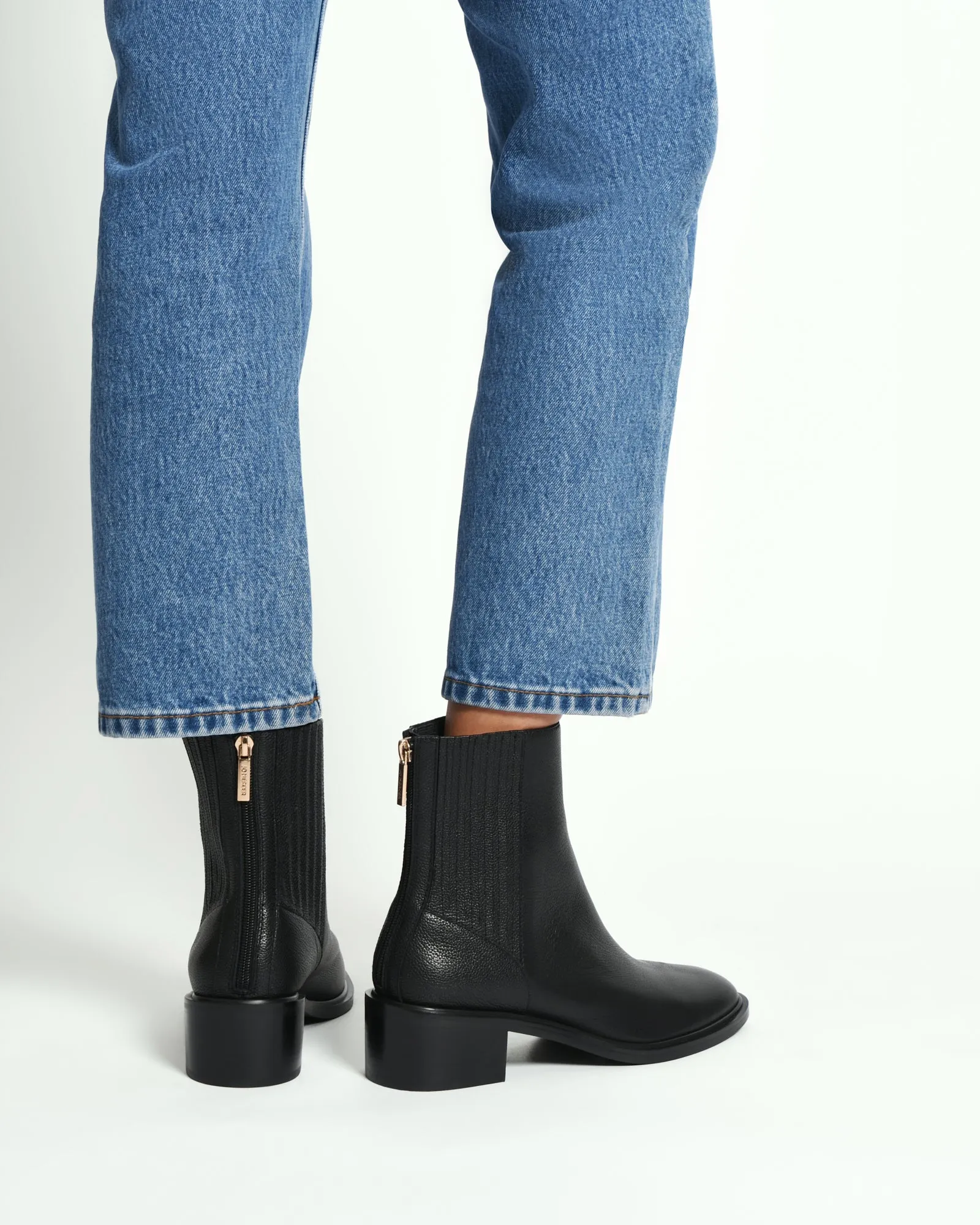 MASON FLACHE KNÖCHELSTIEFEL AUS SCHWARZEM LEDER