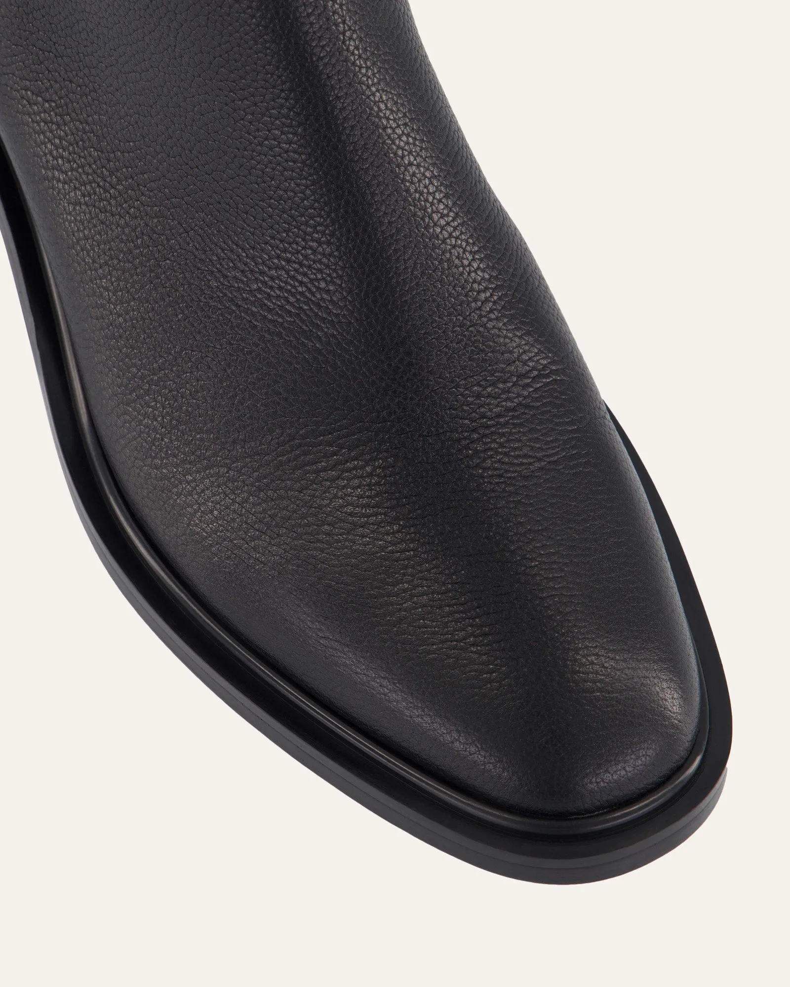 MASON FLACHE KNÖCHELSTIEFEL AUS SCHWARZEM LEDER