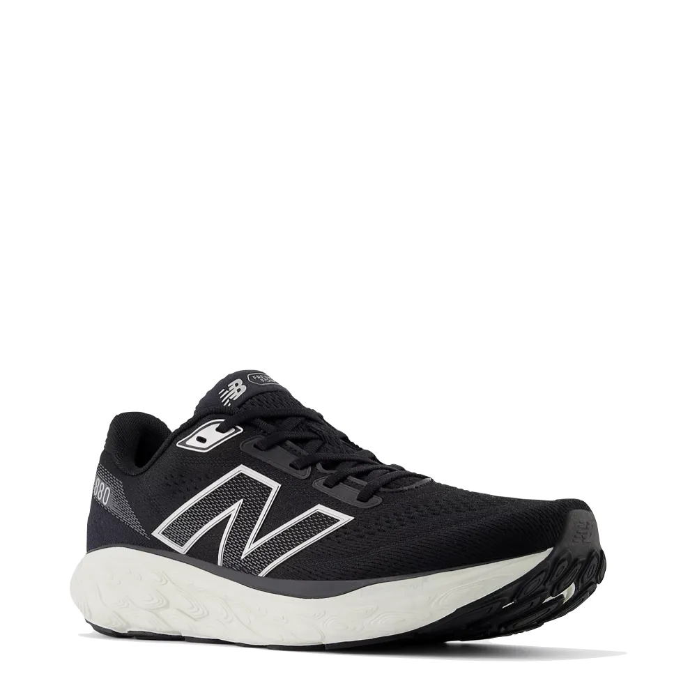 New Balance Herren Fresh Foam X 880v14 in Schwarz mit Meersalz und Silber Metallic