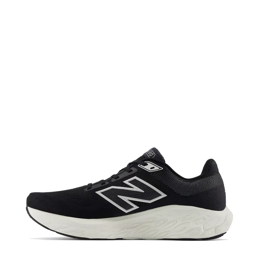 New Balance Herren Fresh Foam X 880v14 in Schwarz mit Meersalz und Silber Metallic