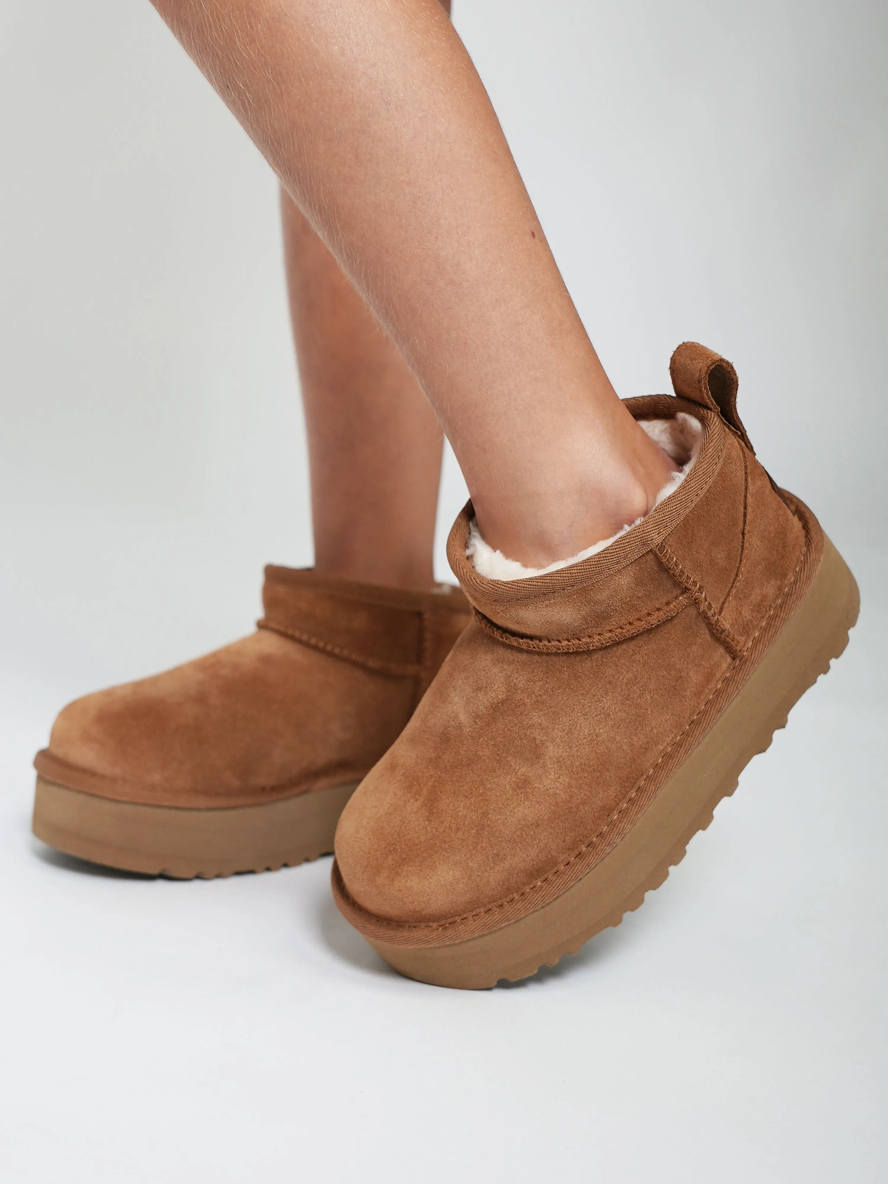 UGG Mädchen Classic Ultra Mini Plateau Stiefel in Braun