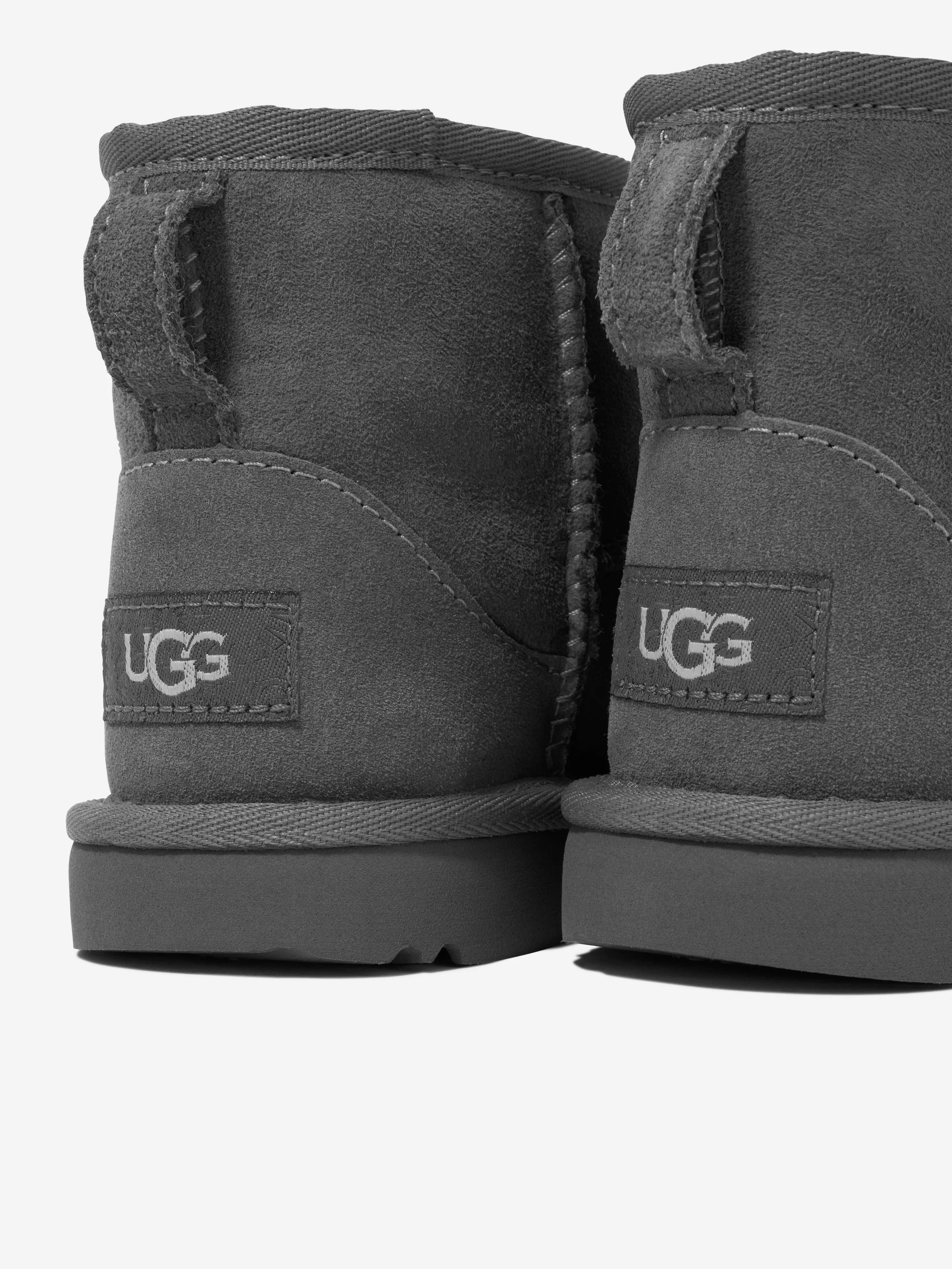 UGG Kids Classic Mini II Stiefel in Grau