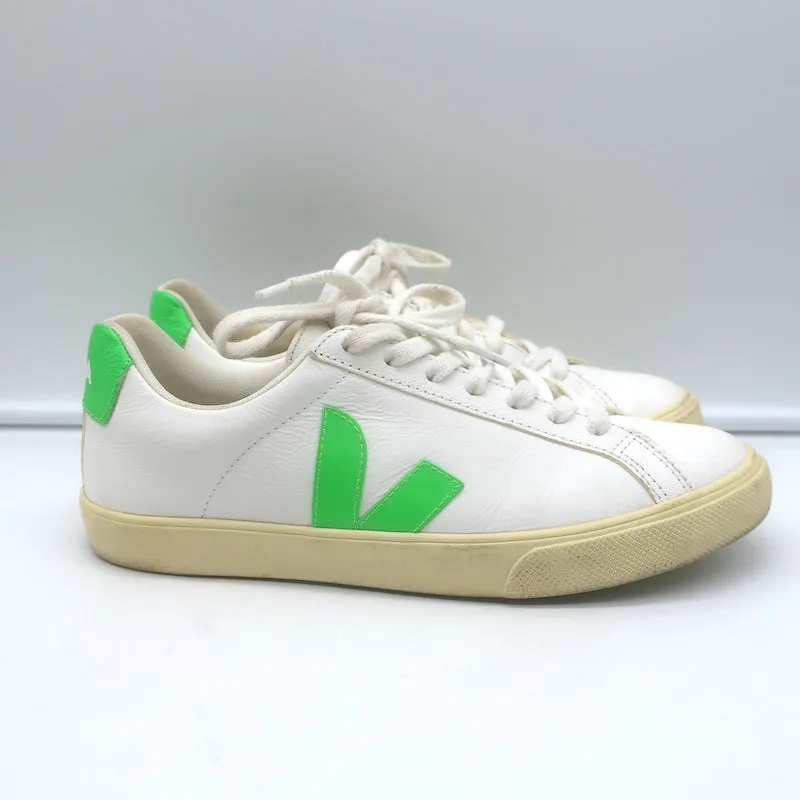 VEJA Esplar Logo Low Top Sneakers Weiß & Absinthgrün Leder Größe 38
