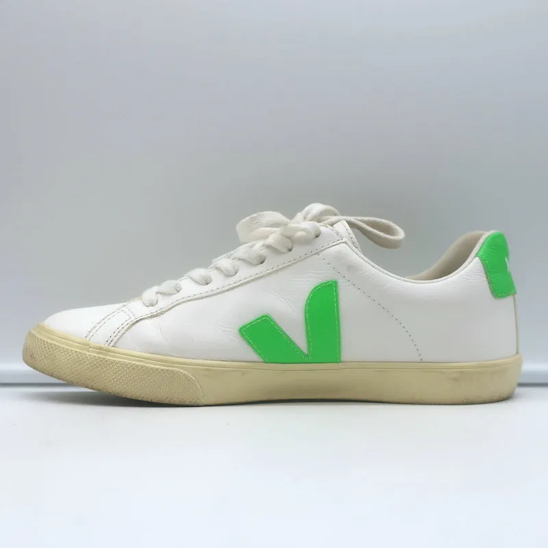 VEJA Esplar Logo Low Top Sneakers Weiß & Absinthgrün Leder Größe 38