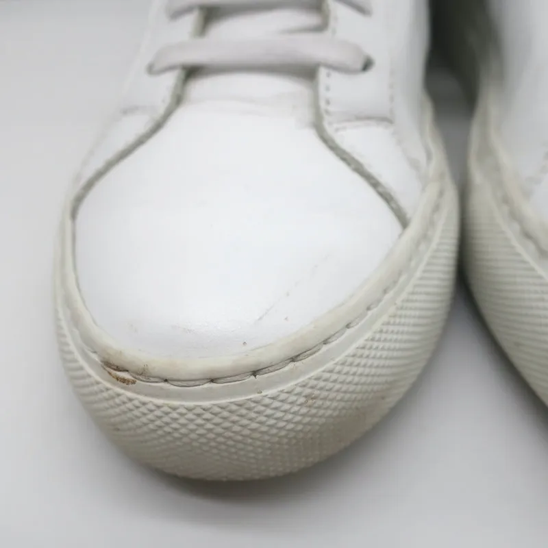 Frauen Retro Low Top Sneakers von Common Projects in Weiß & Grün, Leder, Größe 37